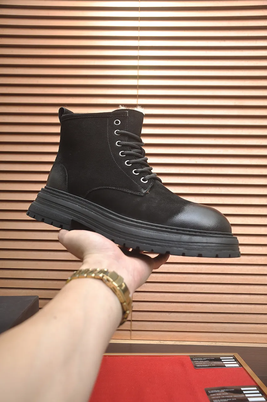 Men's shoes 💰680💶【UGG】(full genuine wool lining) Please pay attention to the quality of the original order and compare the thickness of the wool 🏮🏮Hot style Martin boots from Australia's warm luxury brand men's shoes, official website synchronization, Beckham men's style..., made of imported top-layer waxed cowhide, waxed toe box, Australian real wool velvet lining Carefully sewn...Imported rubber Martin boots outsole (comfortable, soft and wear-resistant). I really like the quality...Exquisite workmanship, you can't put it down once you see it. Code number 39-44